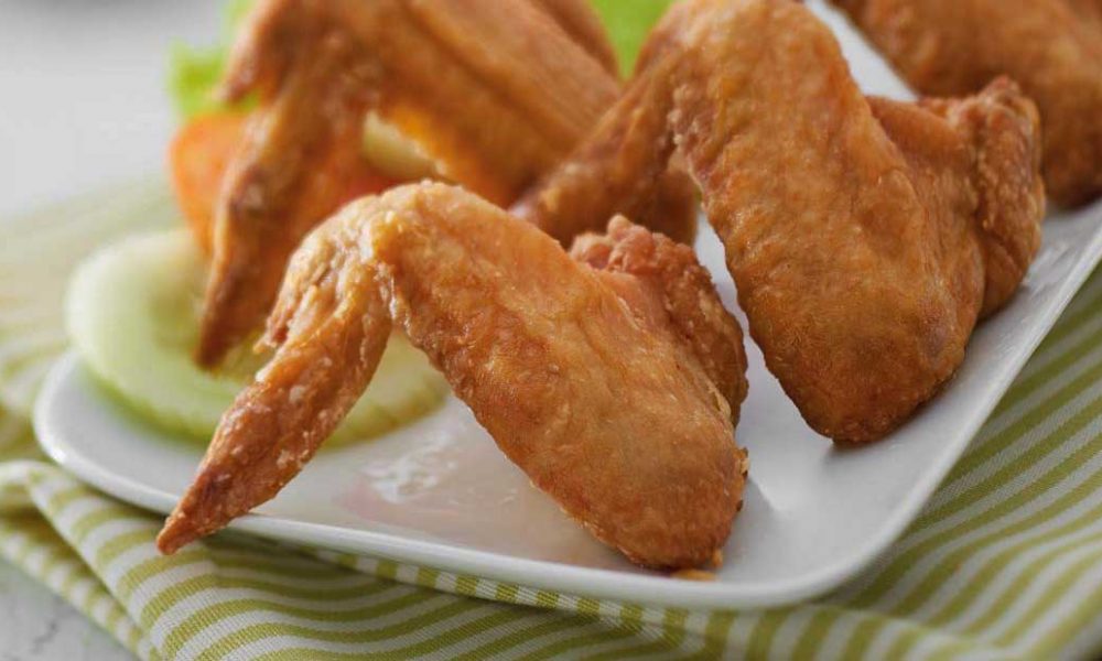 Крылышки название. Fried Chicken Wings. Чикен Вингс крылышки. Крылышки в панировке.